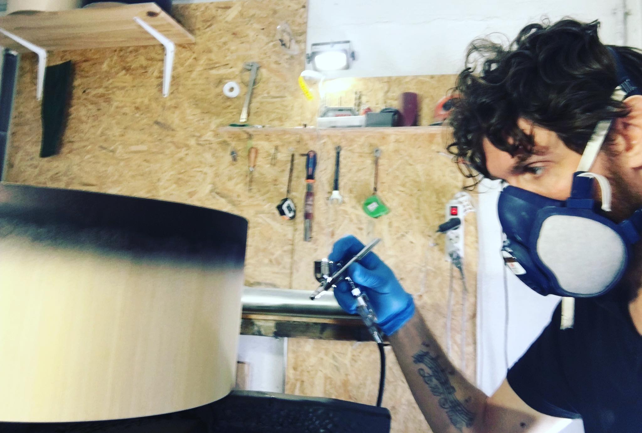 Thomas Mantovani Airbrushing A Black Forest Snare Drum